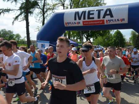 Wystartowało prawie 400 biegaczy