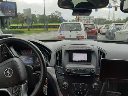Nowy nieoznakowany radiowóz w kępińskiej komendzie