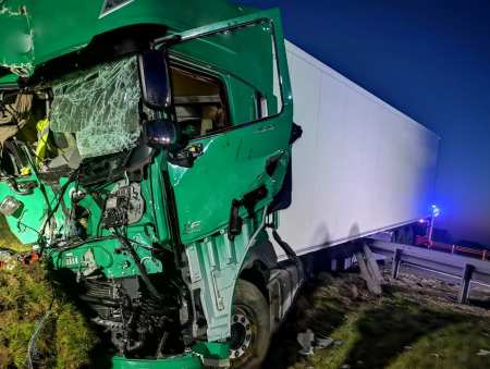 Ciężarówka wjechała w przyczepę. Zginął 46-letni obywatel Litwy