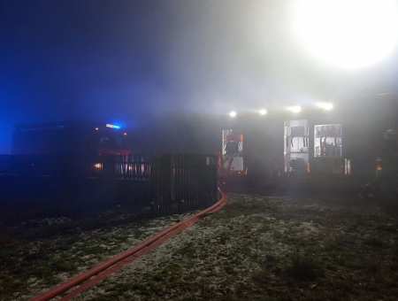 Strażacy walczyli z pożarem domu w Lipiu