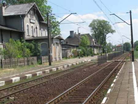 Remont peronów w Łęce Opatowskiej