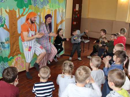 Pouczający spektakl dla dzieci z gminy Bralin
