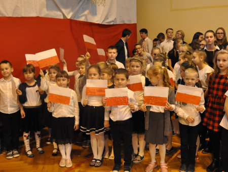 Uczniowie uczcili Święto Niepodległości