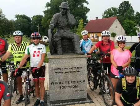 Rowerowi pasjonaci wyruszyli na trasę