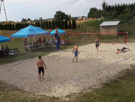 Wakacyjny turniej siatkówki plażowej