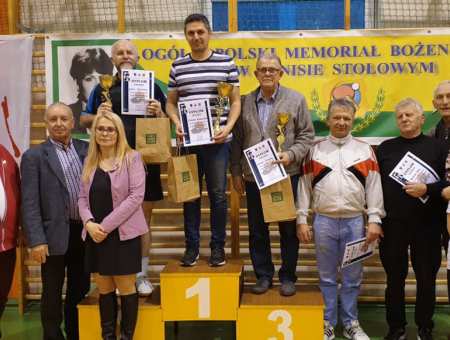 Pingpongiści znów przy stołach