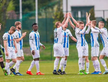 Polonia zacznie u siebie